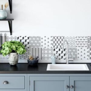 Fliesenaufkleber Schwarz skandinavisch in Dunkelblau fuer die Kueche