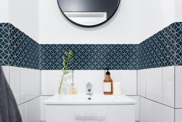 Fliesenaufkleber Lebensblume Traditionell in Dunkelblau fuer das Bad