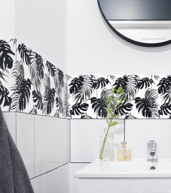 Fliesenaufkleber jungle Monstera in Schwarz fuer das Bad