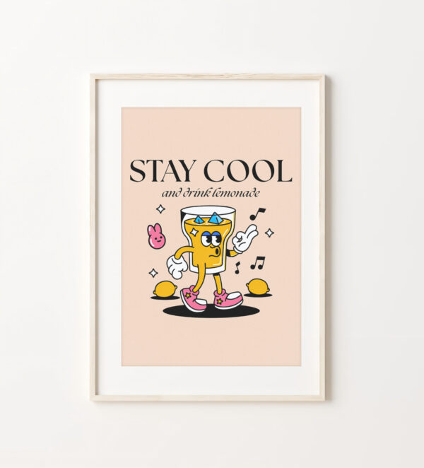 Pop-Art-Poster "Stay Cool and Drink Lemonade" mit einem animierten Glas Limonade, umgeben von Zitronen und Musiknoten. Perfekt für sommerliche Wohnungsdekoration.